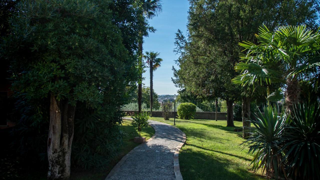 Castello Belvedere Apartments Десенцано дел Гарда Екстериор снимка